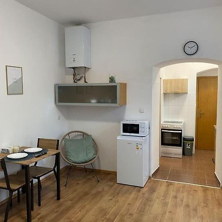 Cozy 1 Bedroom Studio In The Center Of Pilsen Exterior foto