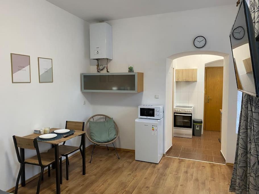 Cozy 1 Bedroom Studio In The Center Of Pilsen Exterior foto